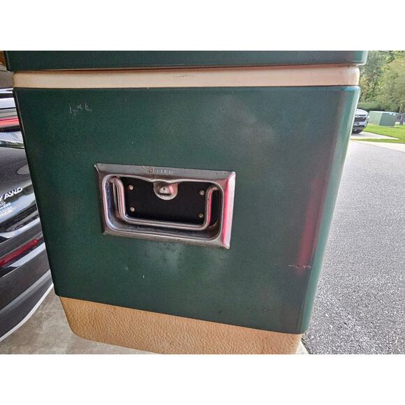 Vintage Coleman Green Cooler  -  Diamond Series - Picture 2 of 6